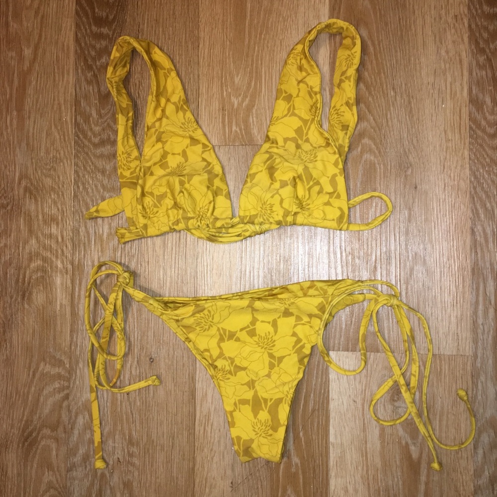 Gilia yellow swimsuit